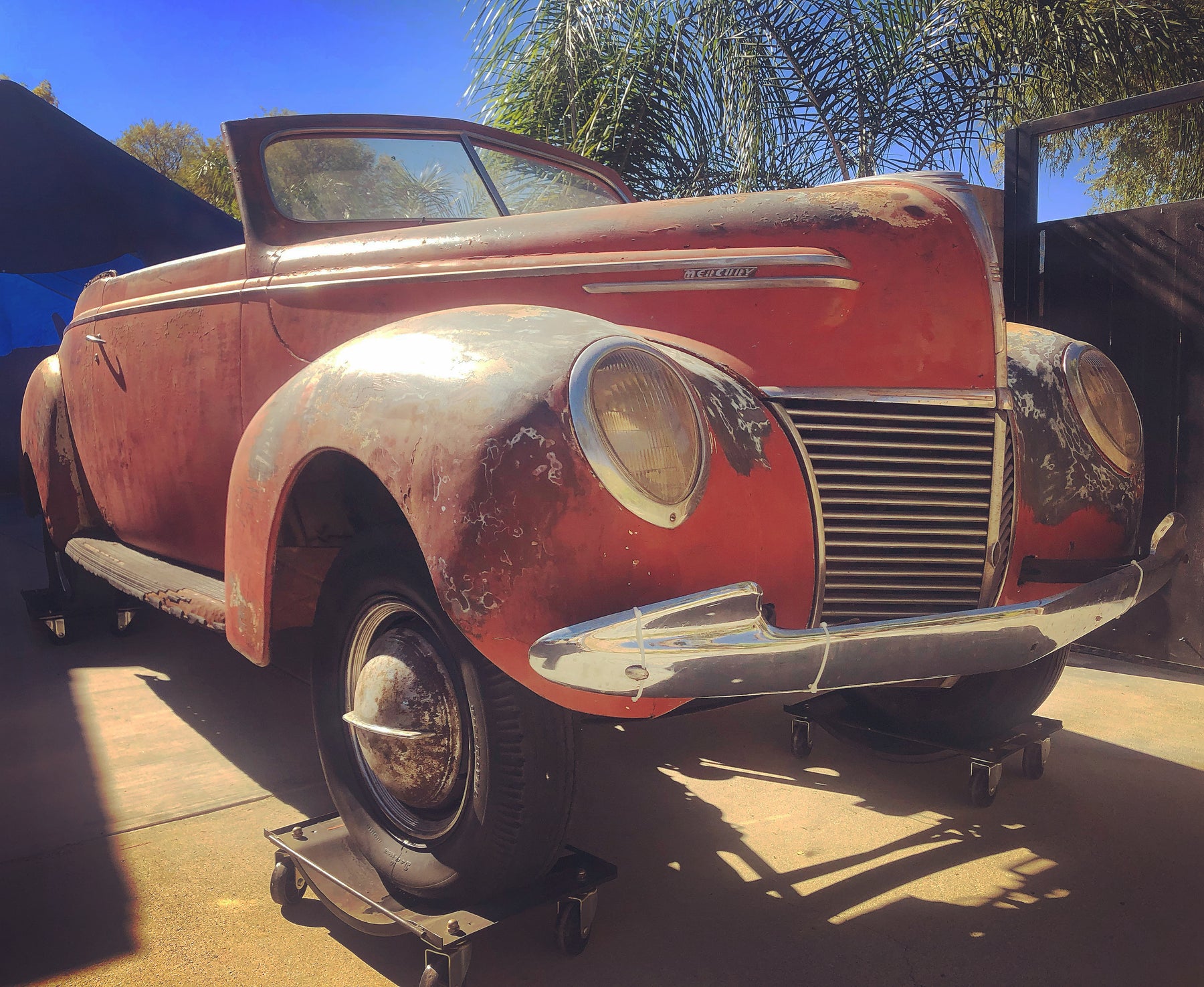 Converting the popular "flipper" hubcap to fit a 1940 Ford rim